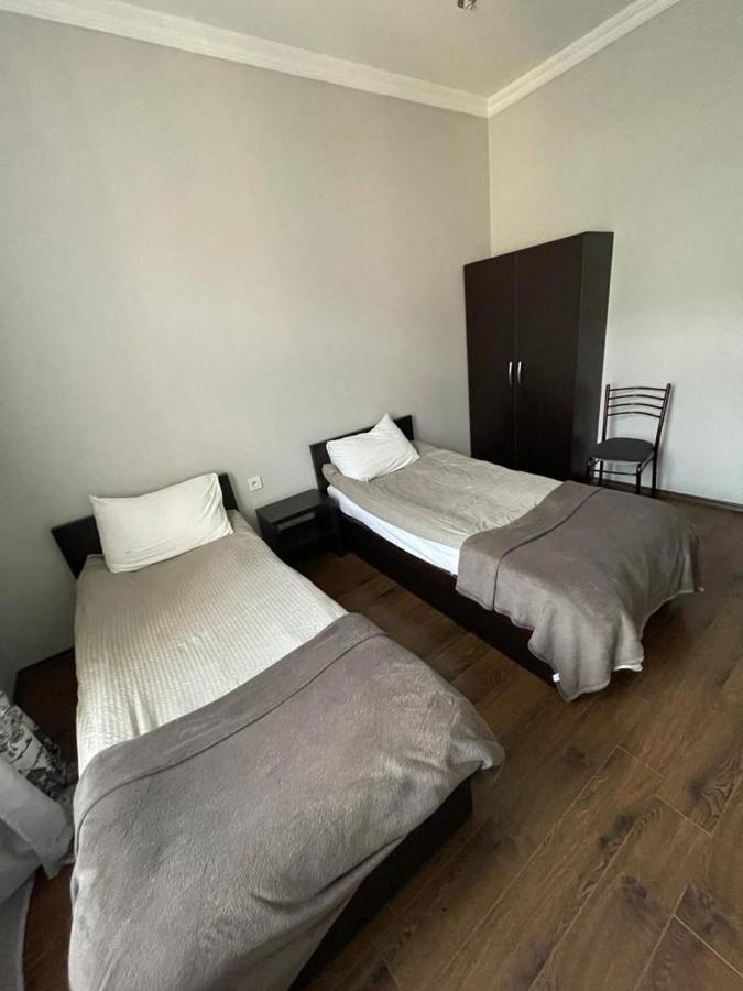 Guesthouse Mestia 32 Bagian luar foto